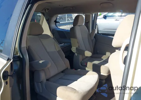 2011 Kia Sedona Lx z USA, uszkodzony, nr VIN KNDMG4C76B6375498